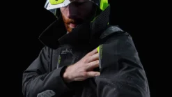 Veste OFS 800 Zhik 33 Veste OFS 800 Zhik -Marin Costumes Boutique 2020 featurebanner large blackjacket 3b