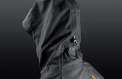 Veste INS200 Homme Zhik 28 Veste INS200 Homme Zhik -Marin Costumes Boutique 2020 featurebanner medium blackjacket 7 2 1