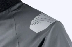 Vareuse CST500 Zhik -Marin Costumes Boutique 2020 featurebanner medium cst500 blacksmock 4